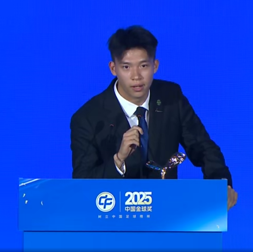 华体会体育-两年连获U17+U21金童奖！王钰栋：冲击金球奖，或成第一人